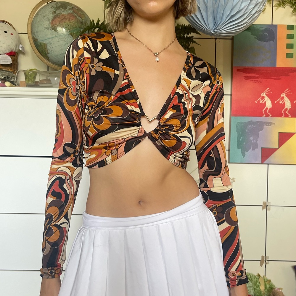 Medium Cropped retro long sleeve top from Forever 21